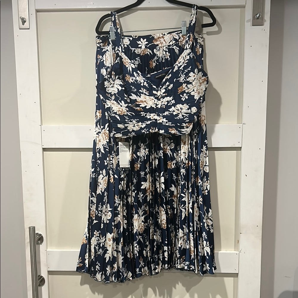 Floral Blue and White set. MIDI skirt and crop top